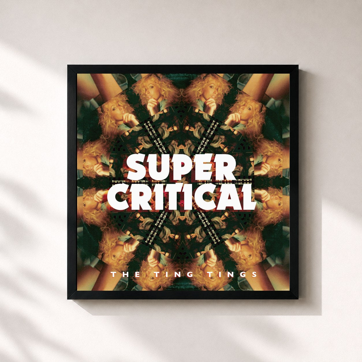 #noir Tableau carré de l'album Super Critical de The Ting Tings, cadre noir 32x32 cm