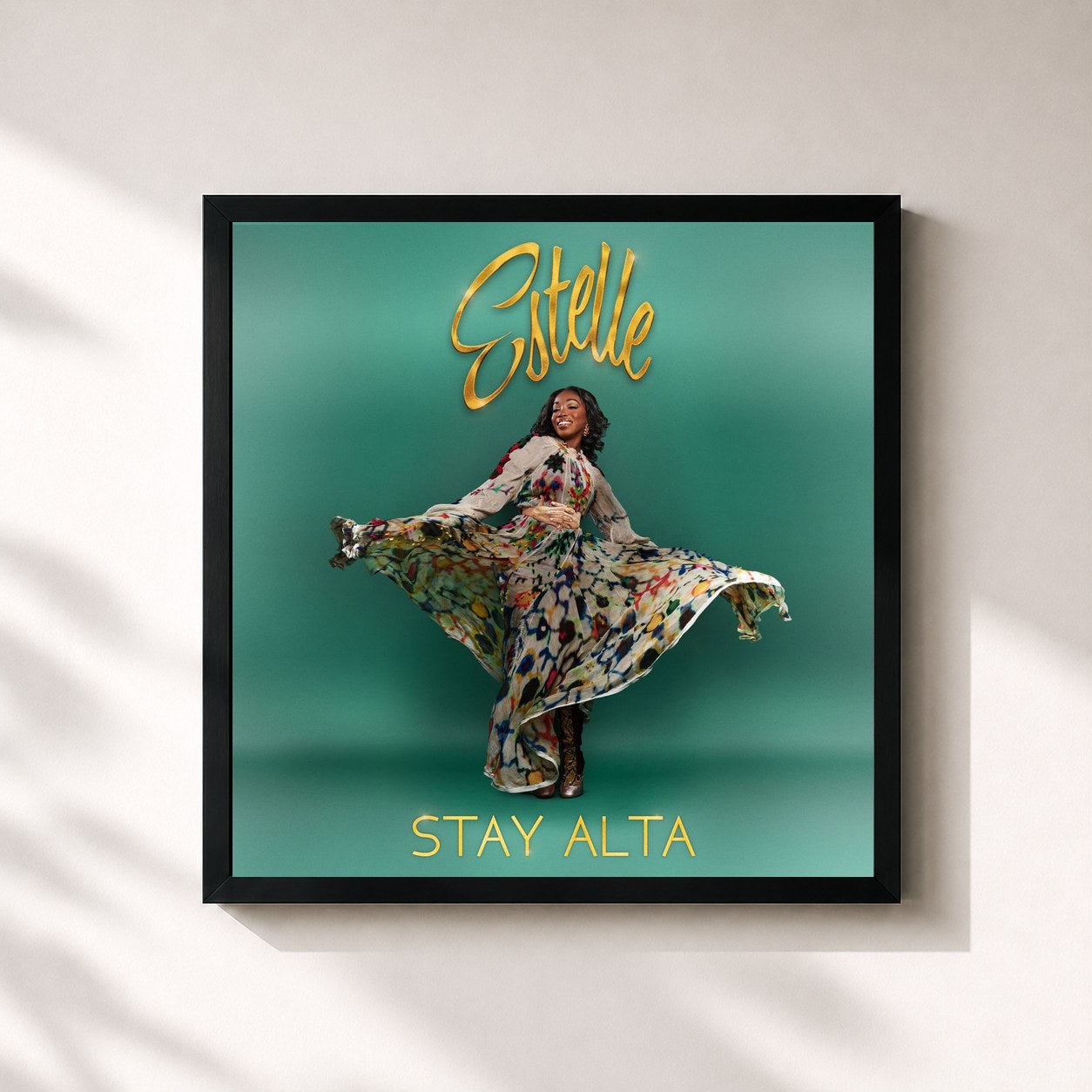 #noir Tableau carré de l'album Stay Alta de Estelle, cadre noir 32x32 cm