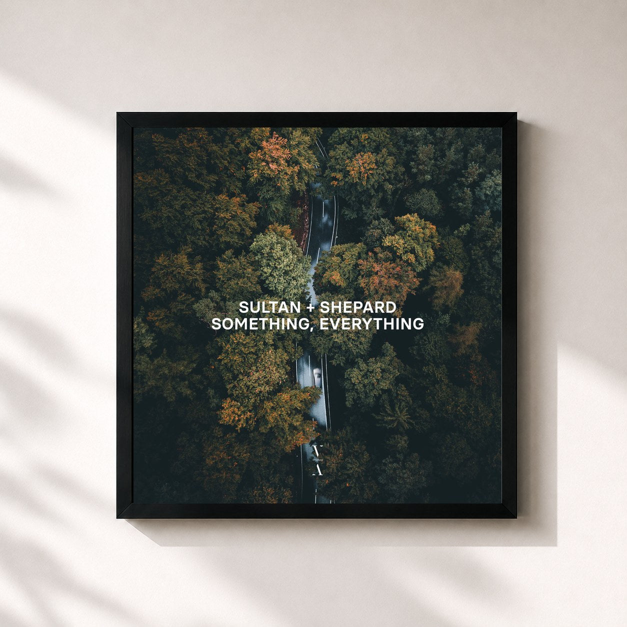 #noir Tableau carré de l'album Something, Everything de Sultan + Shepard, cadre noir 32x32 cm