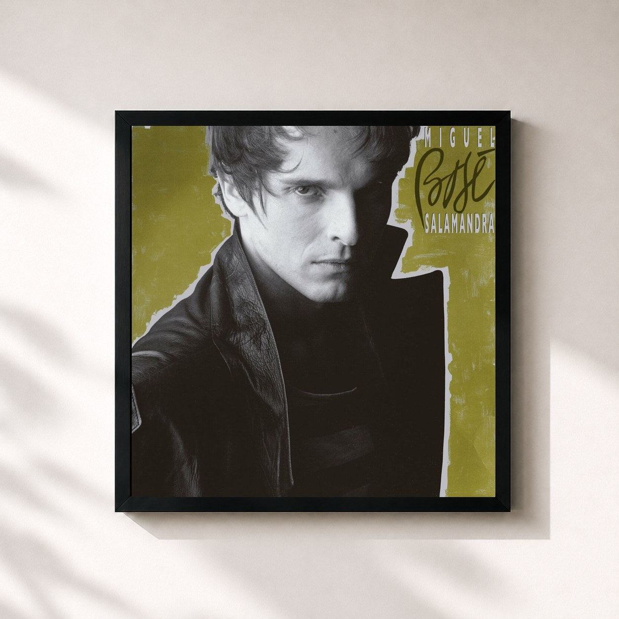 #noir Tableau carré de l'album Salamandra de Miguel Bosé, cadre noir 32x32 cm