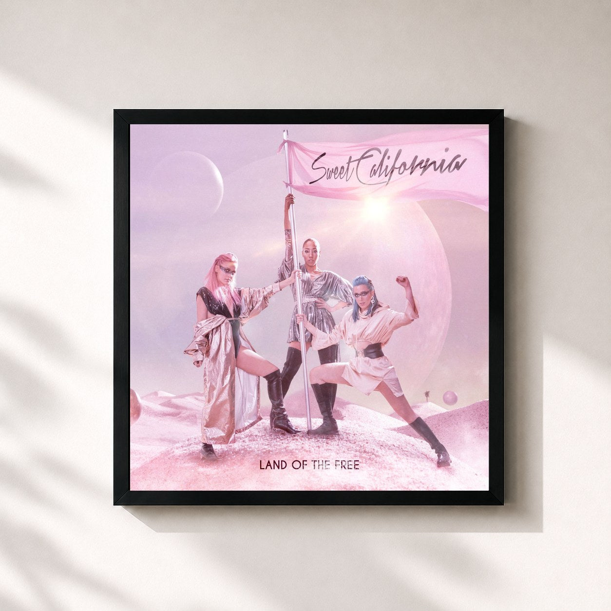 #noir Tableau carré de l'album Land of the Free de Sweet California, cadre noir 32x32 cm