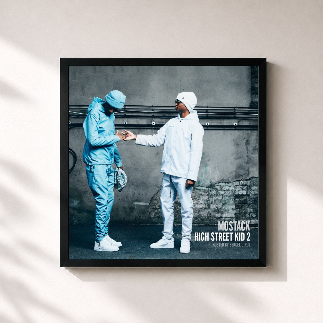 #noir Tableau carré de l'album High Street Kid 2 de Mostack, cadre noir 32x32 cm