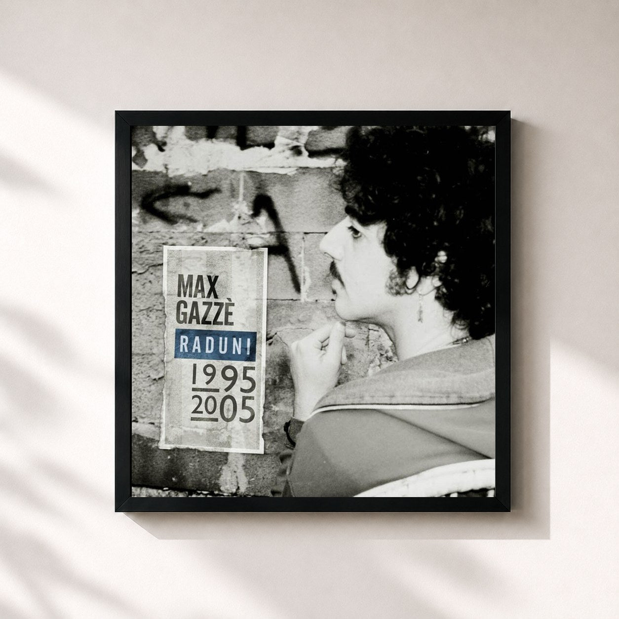 #noir Tableau carré de l'album Max Gazzé Raduni 1995/2005 de Max Gazzè, cadre noir 32x32 cm