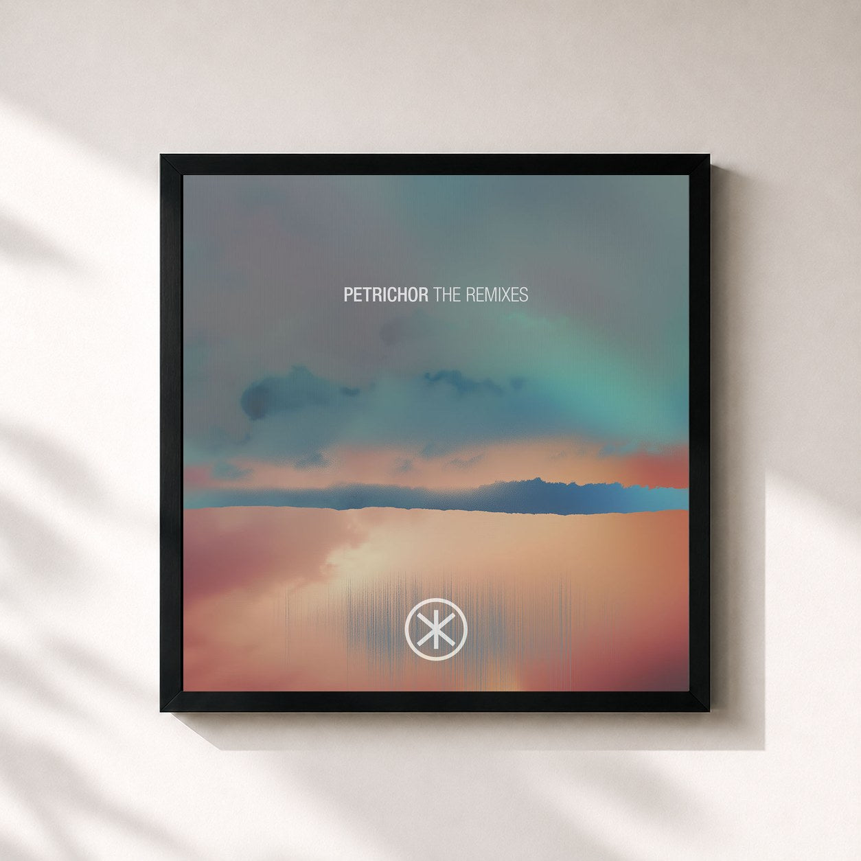 #noir Tableau carré de l'album Petrichor (The Remixes) de Klangkarussell, cadre noir 32x32 cm