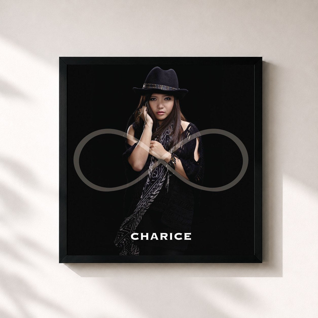 #noir Tableau carré de l'album Infinity de Charice, cadre noir 32x32 cm
