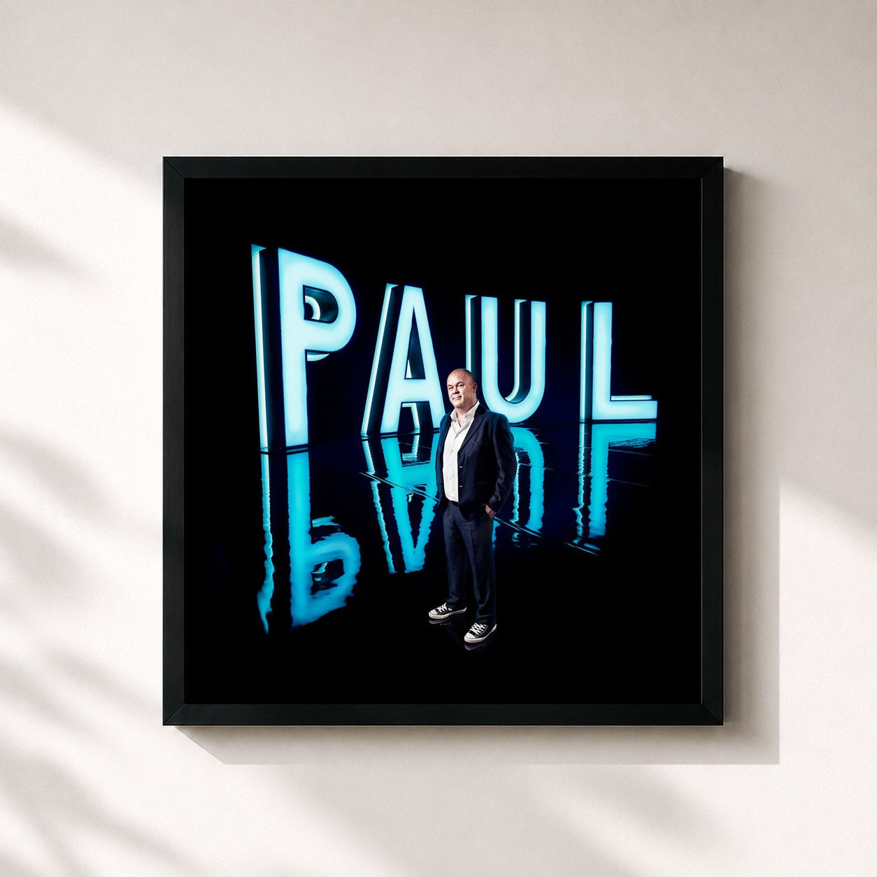 #noir Tableau carré de l'album PAUL de Paul de Leeuw, cadre noir 32x32 cm