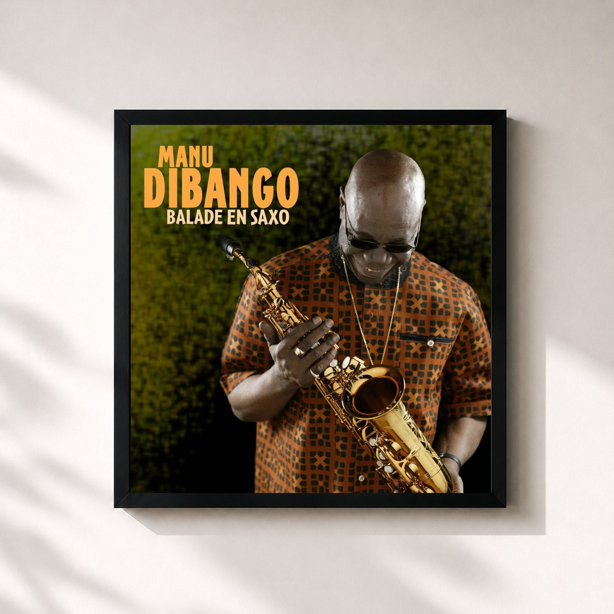 #noir Tableau carré de l'album Balade en Saxo de Manu Dibango, cadre noir 32x32 cm