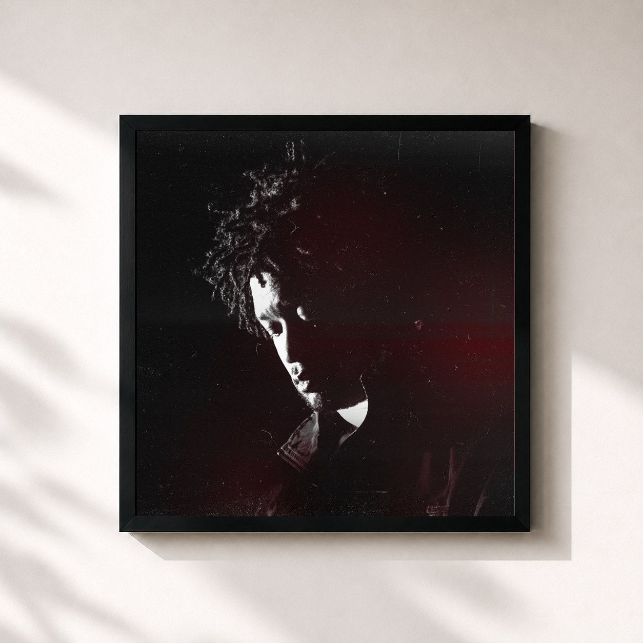 #noir Tableau carré de l'album The Familiar Stranger de Frisco, cadre noir 32x32 cm