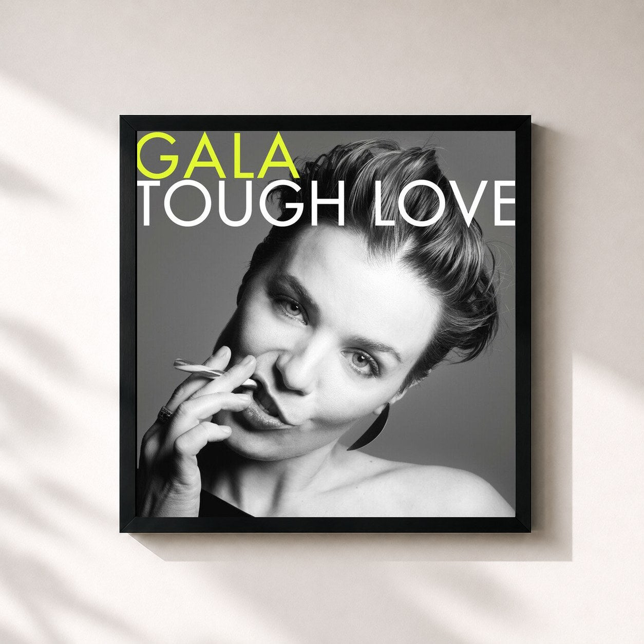 #noir Tableau carré de l'album Tough Love (Deluxe Version) de Gala, cadre noir 32x32 cm