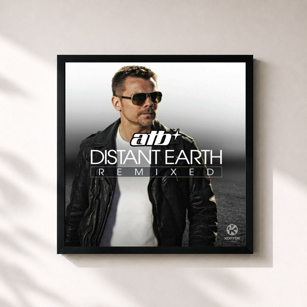#noir Tableau carré de l'album Distant Earth Remixed de ATB, cadre noir 32x32 cm
