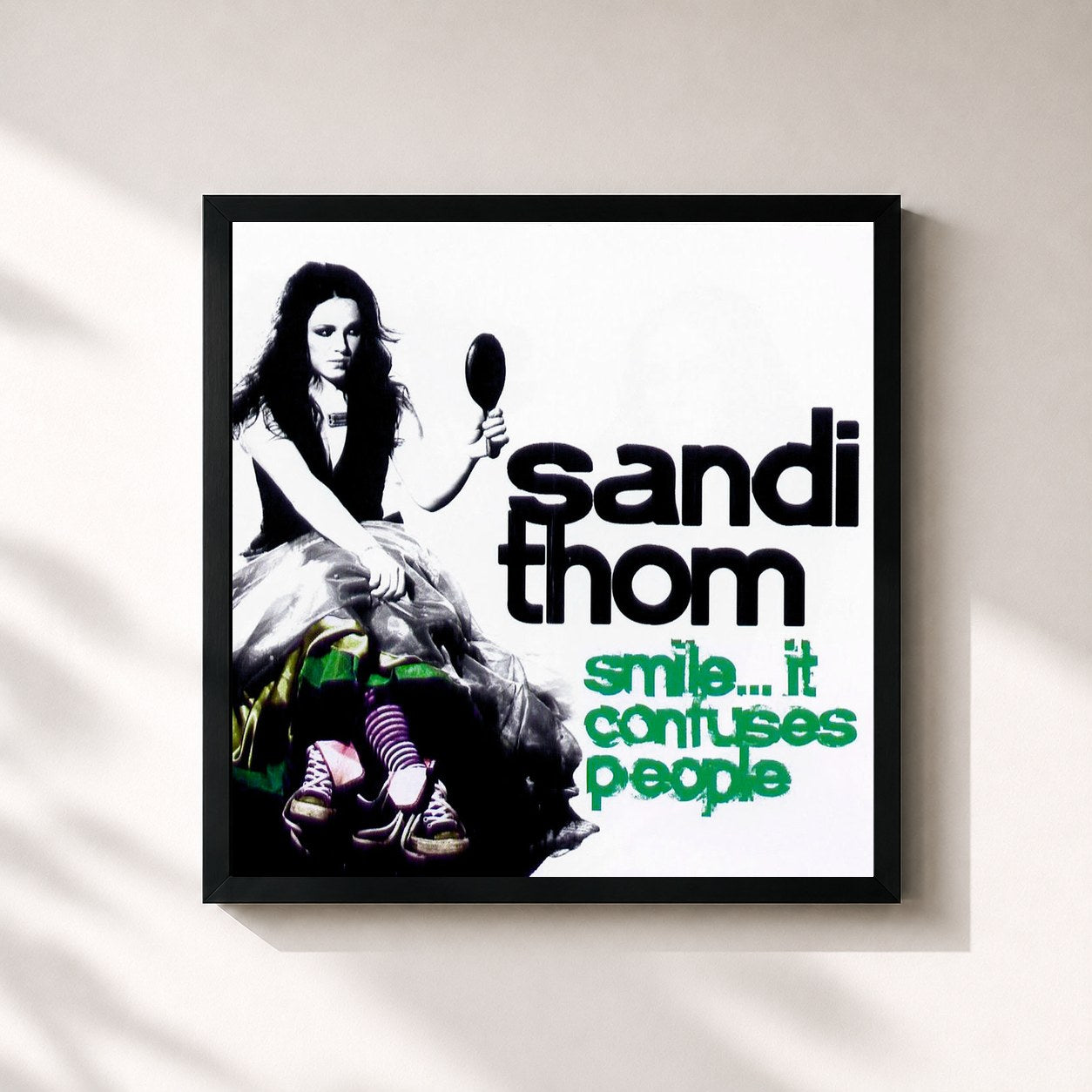 #noir Tableau carré de l'album Smile...It Confuses People de Sandi Thom, cadre noir 32x32 cm
