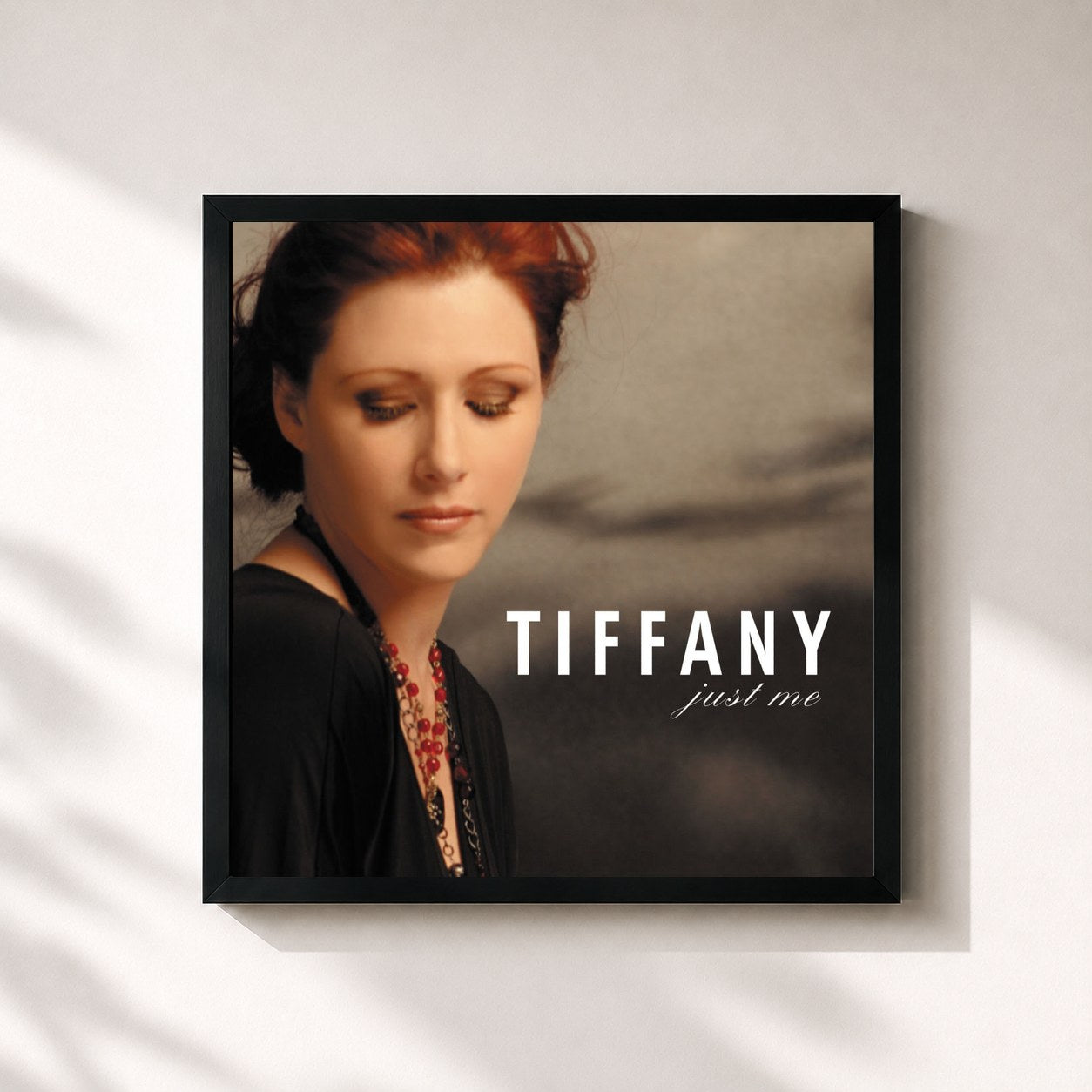 #noir Tableau carré de l'album Just Me de Tiffany, cadre noir 32x32 cm