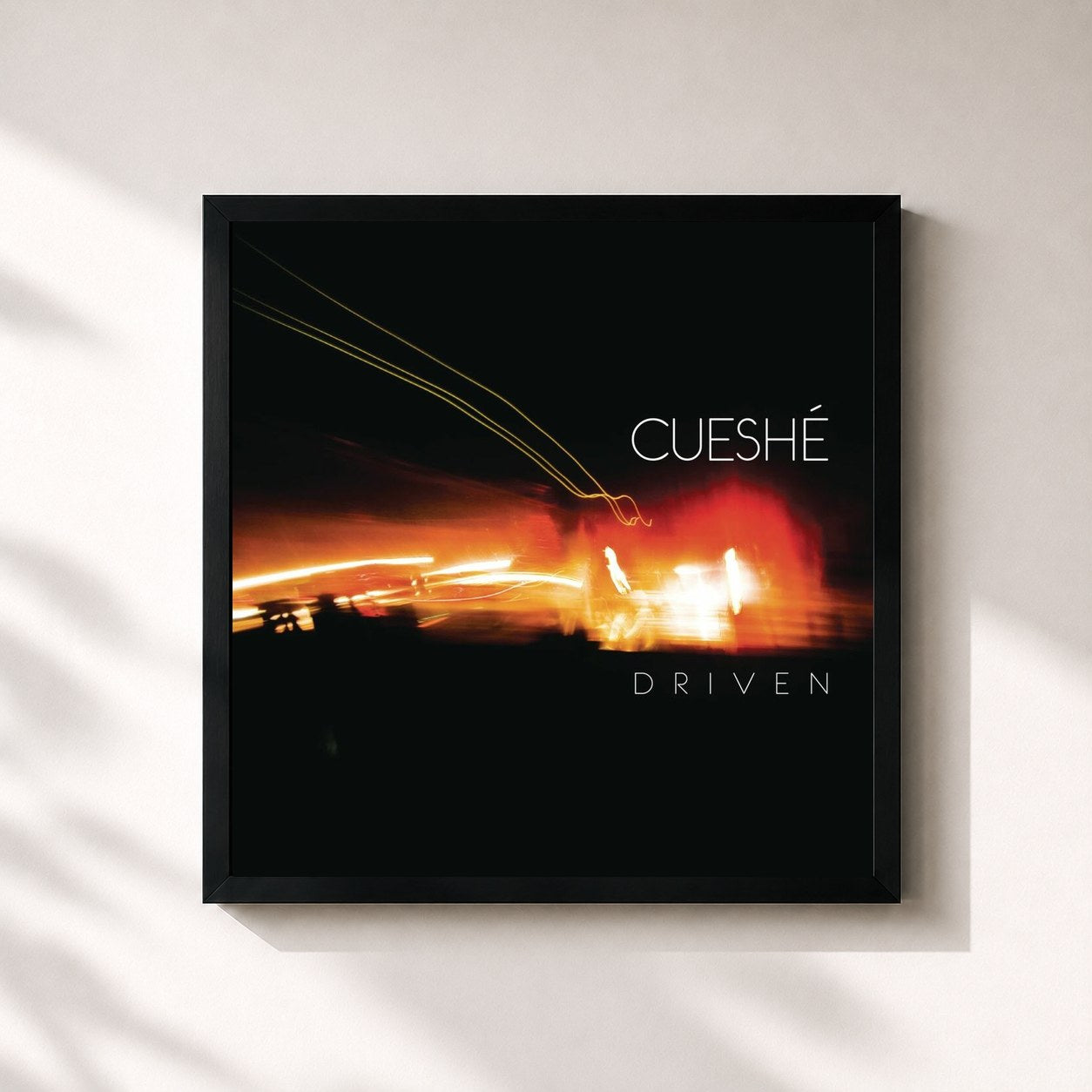 #noir Tableau carré de l'album Driven de Cueshé, cadre noir 32x32 cm
