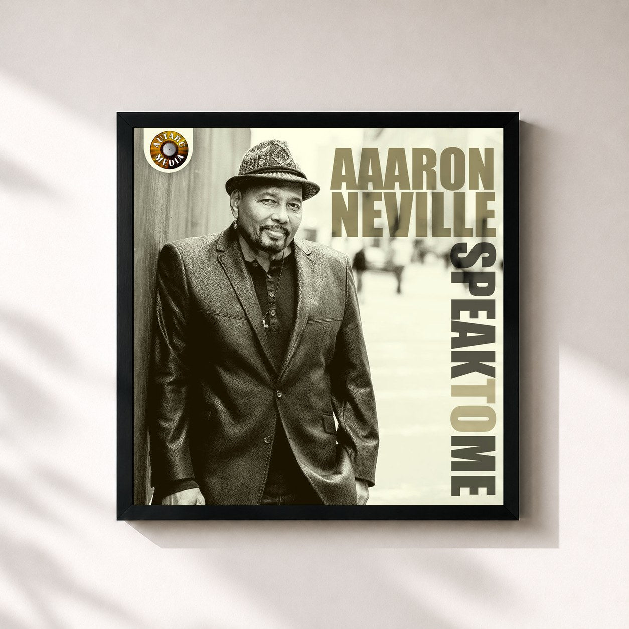 #noir Tableau carré de l'album Speak to Me de Aaron Neville, cadre noir 32x32 cm