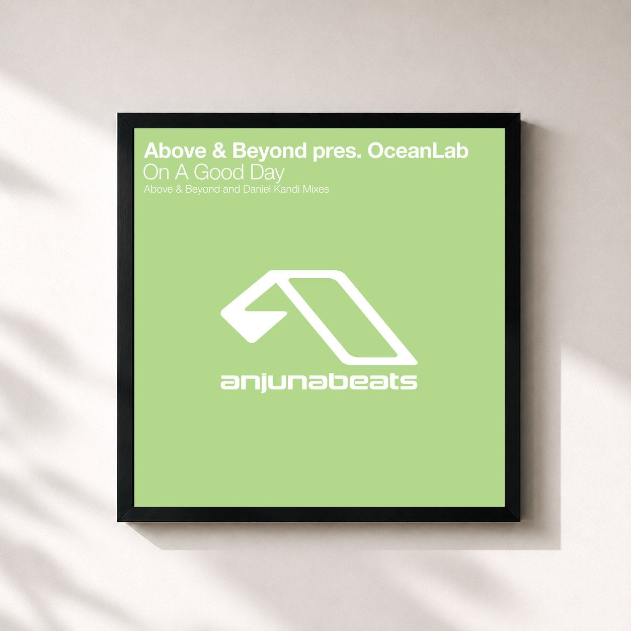 #noir Tableau carré de l'album On A Good Day de Above & Beyond, cadre noir 32x32 cm