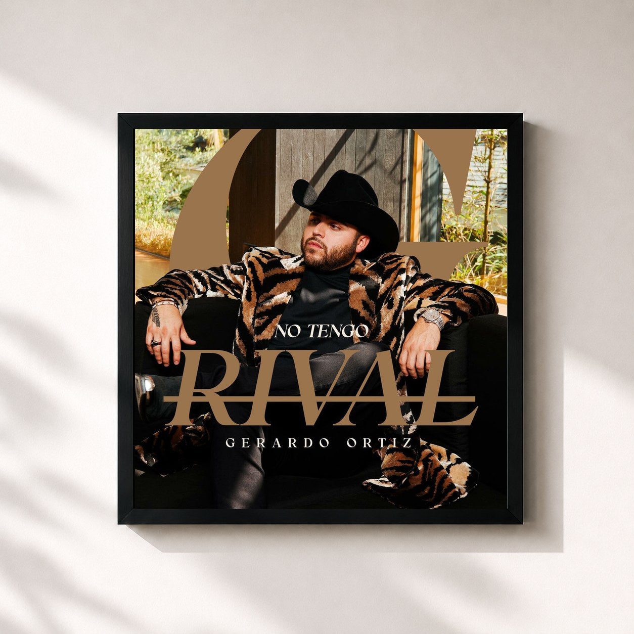 #noir Tableau carré de l'album No Tengo Rival de Gerardo Ortiz, cadre noir 32x32 cm
