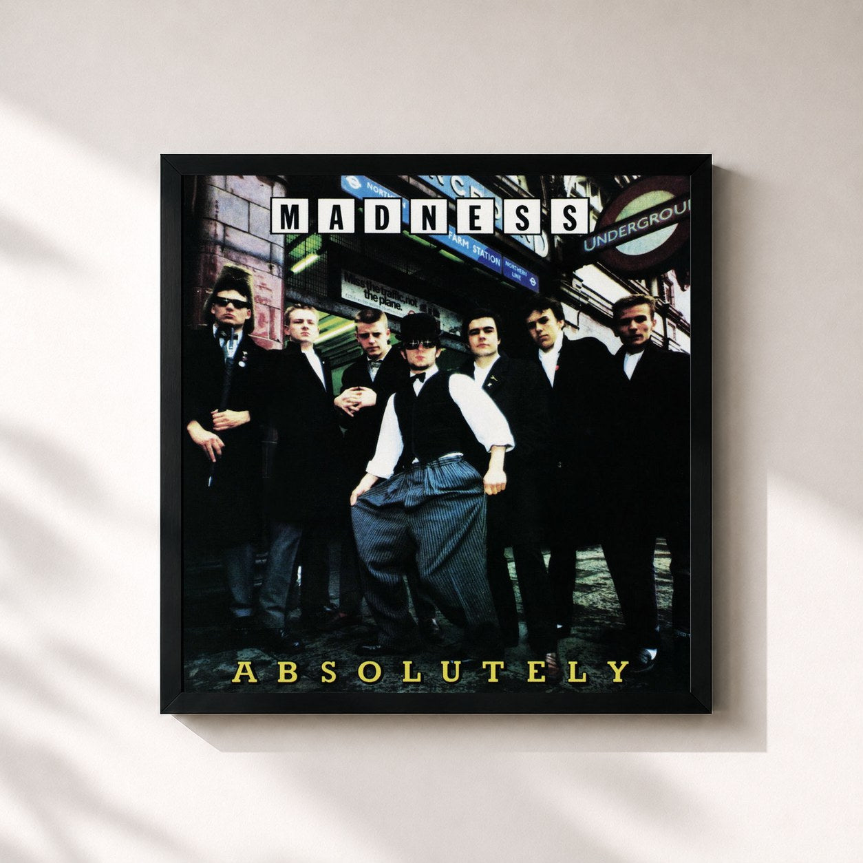 #noir Tableau carré de l'album Absolutely de Madness, cadre noir 32x32 cm