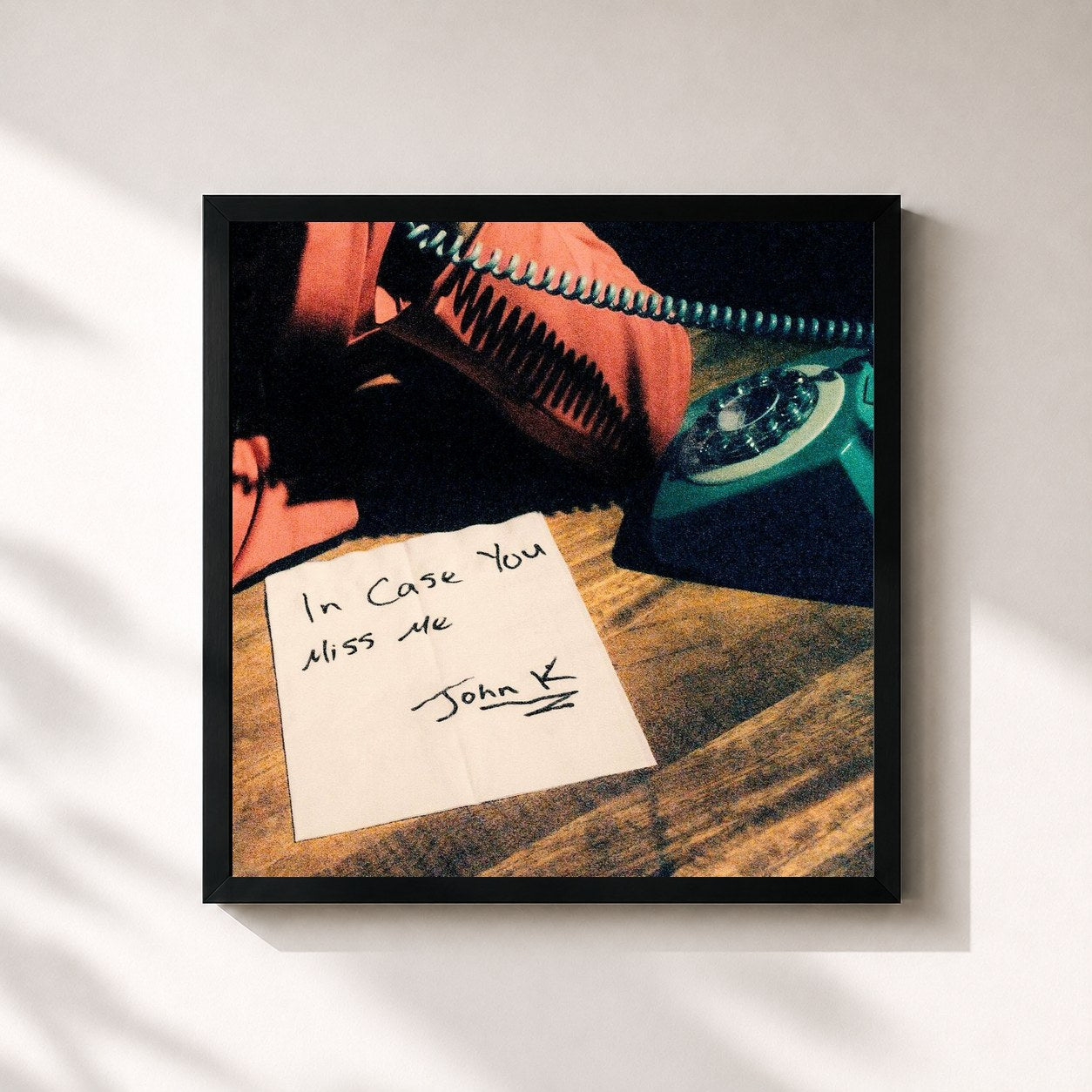 #noir Tableau carré de l'album in case you miss me de John K, cadre noir 32x32 cm