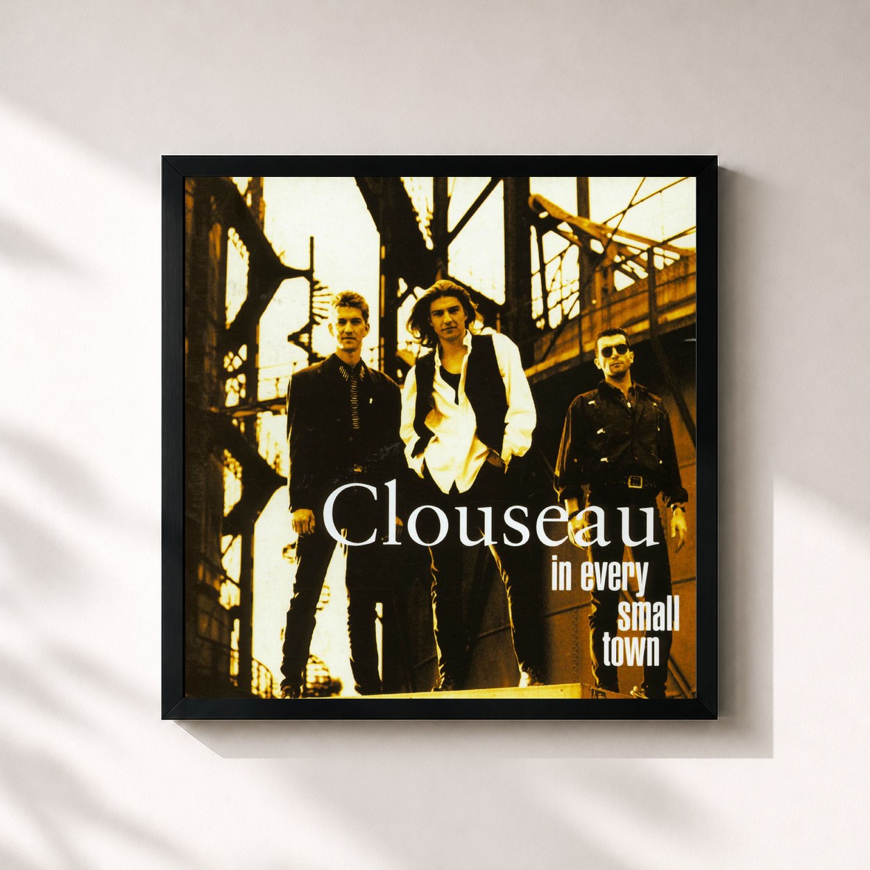 #noir Tableau carré de l'album In Every Small Town de Clouseau, cadre noir 32x32 cm