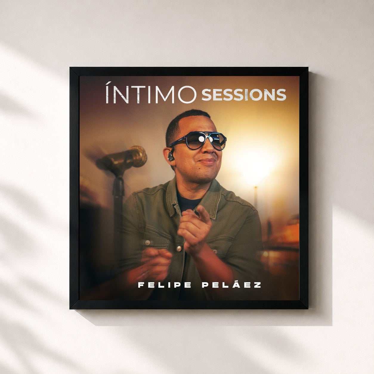 #noir Tableau carré de l'album ÍNTIMO SESSIONS de Felipe Peláez, cadre noir 32x32 cm