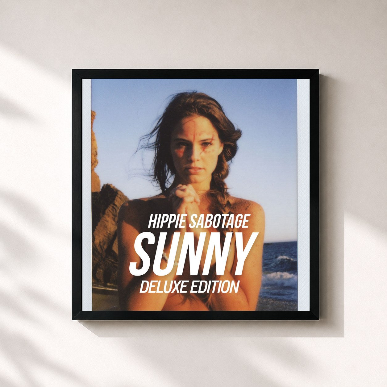 #noir Tableau carré de l'album The Sunny Album (Deluxe Edition) de Hippie Sabotage, cadre noir 32x32 cm