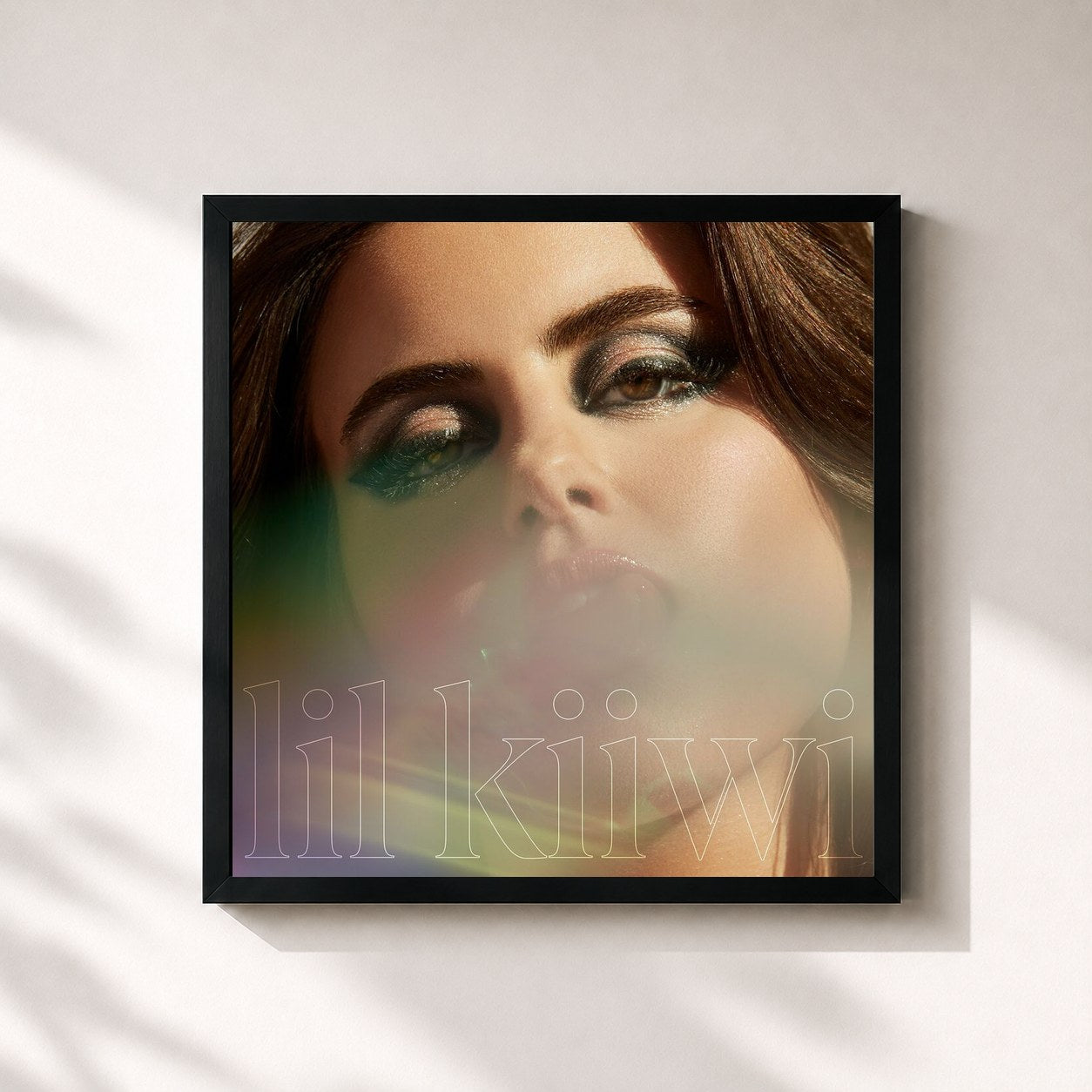 #noir Tableau carré de l'album lil kiiwi de Kiiara, cadre noir 32x32 cm