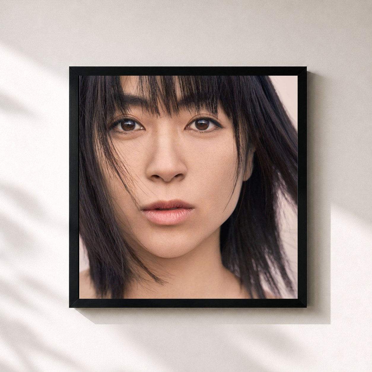 #noir Tableau carré de l'album Hatsukoi de Hikaru Utada, cadre noir 32x32 cm