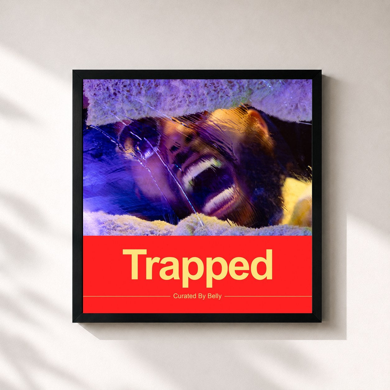 #noir Tableau carré de l'album Trapped de Belly, cadre noir 32x32 cm