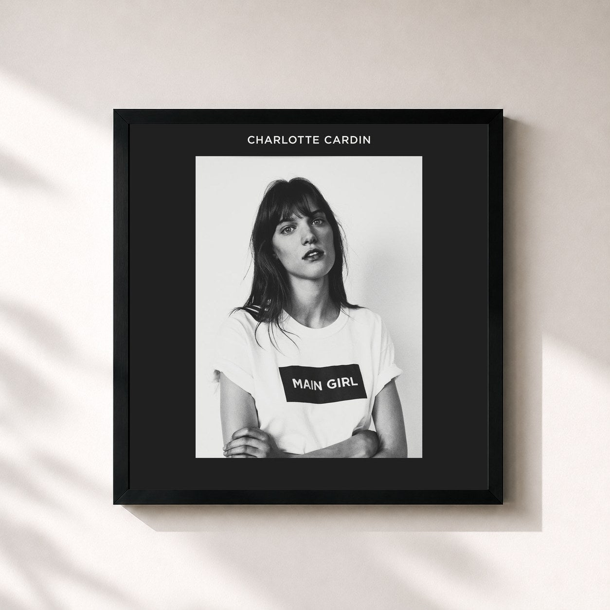 #noir Tableau carré de l'album Main Girl de Charlotte Cardin, cadre noir 32x32 cm
