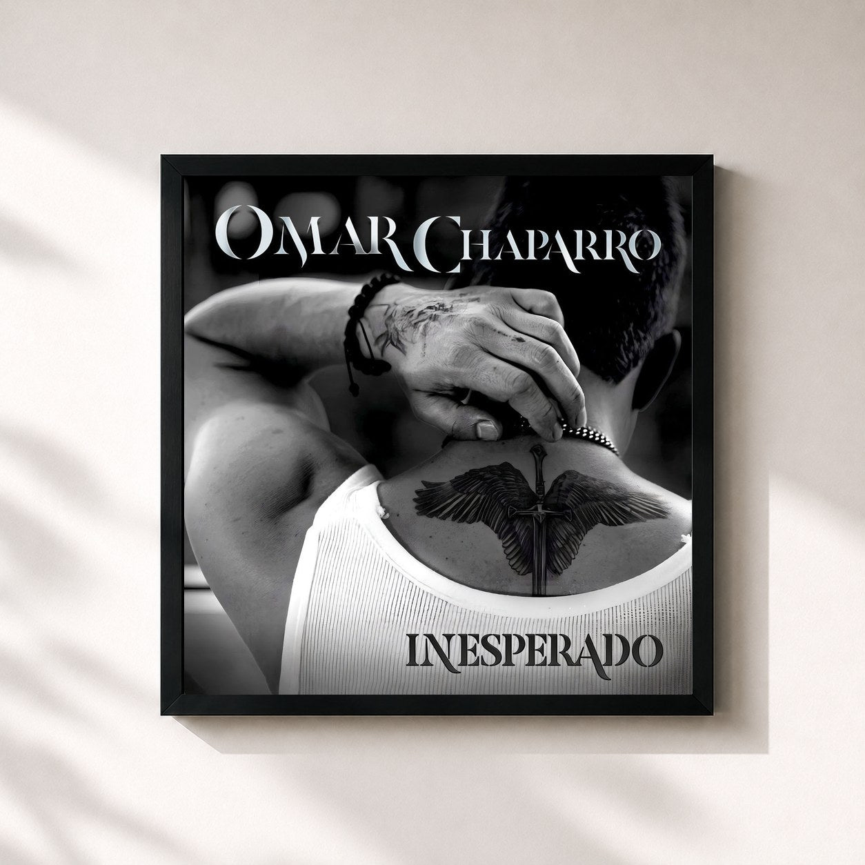 #noir Tableau carré de l'album Inesperado de Omar Chaparro, cadre noir 32x32 cm