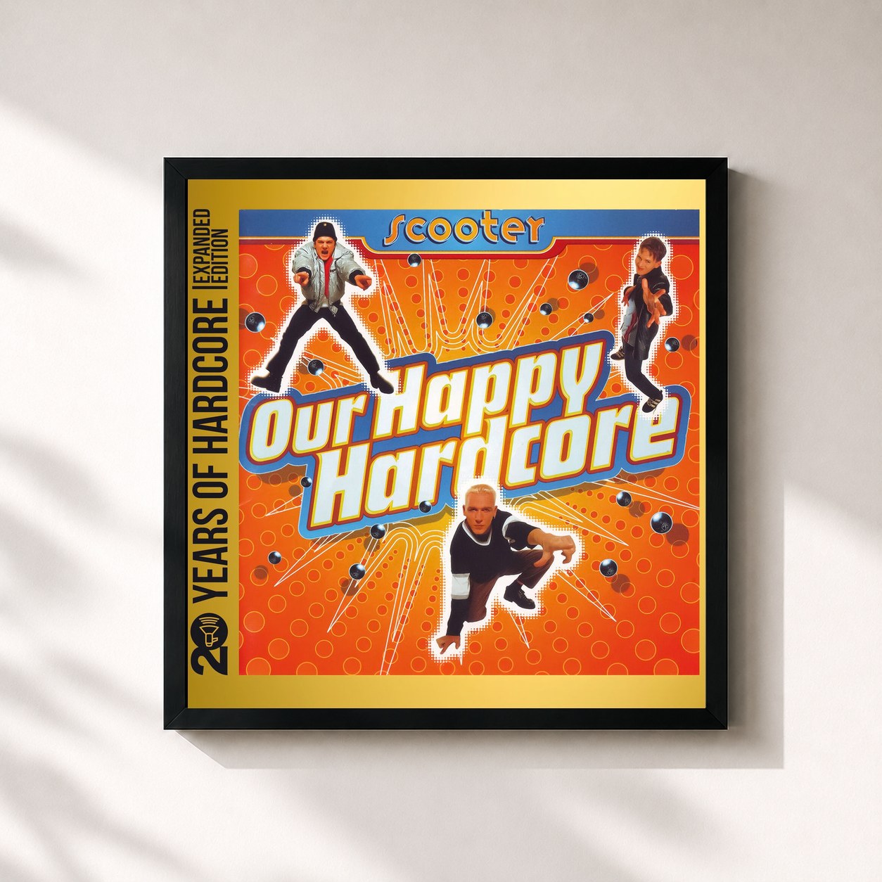 #noir Tableau carré de l'album Our Happy Hardcore (20 Years Of Hardcore Expanded Edition / Remastered) de Scooter, cadre noir 32x32 cm