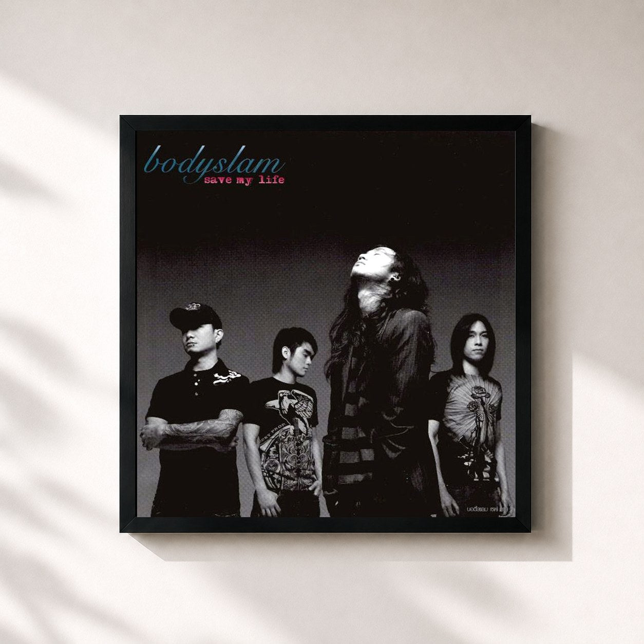 #noir Tableau carré de l'album save my life de Bodyslam, cadre noir 32x32 cm