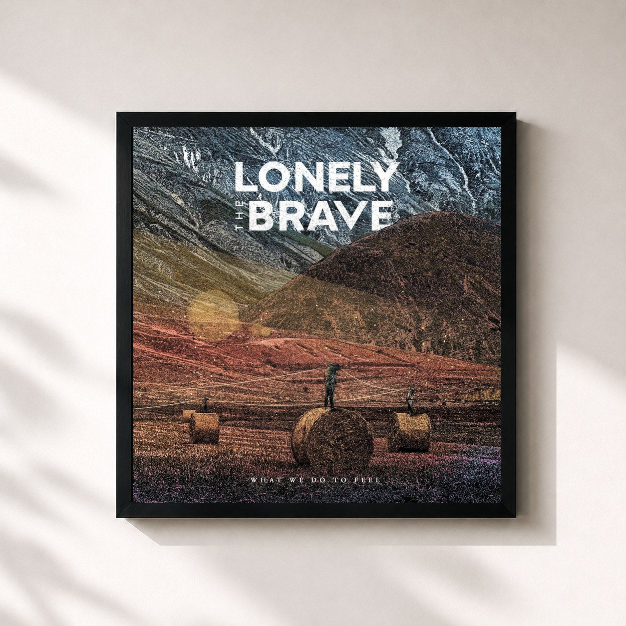 #noir Tableau carré de l'album What We Do To Feel de Lonely The Brave, cadre noir 32x32 cm