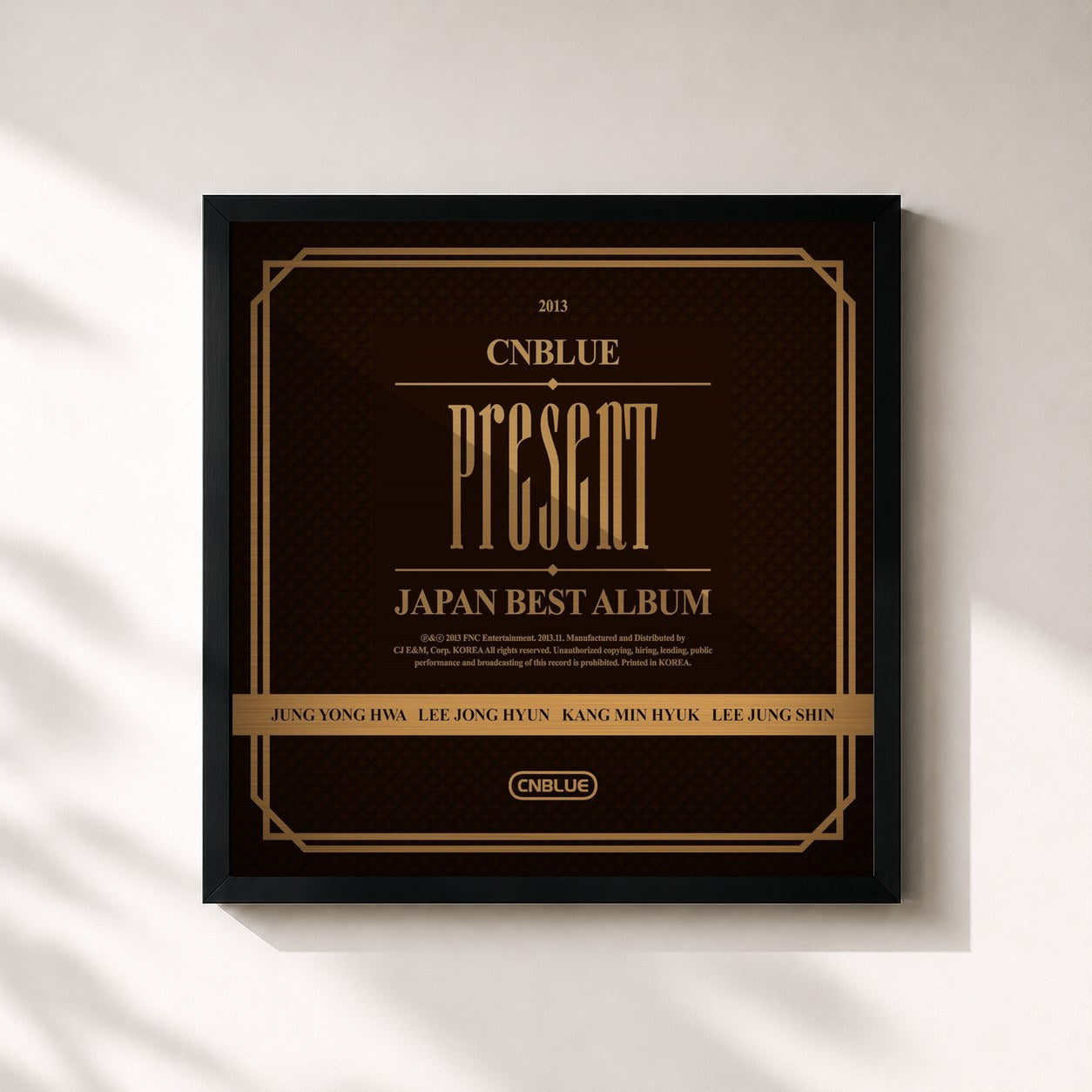 #noir Tableau carré de l'album PRESENT de CNBLUE, cadre noir 32x32 cm