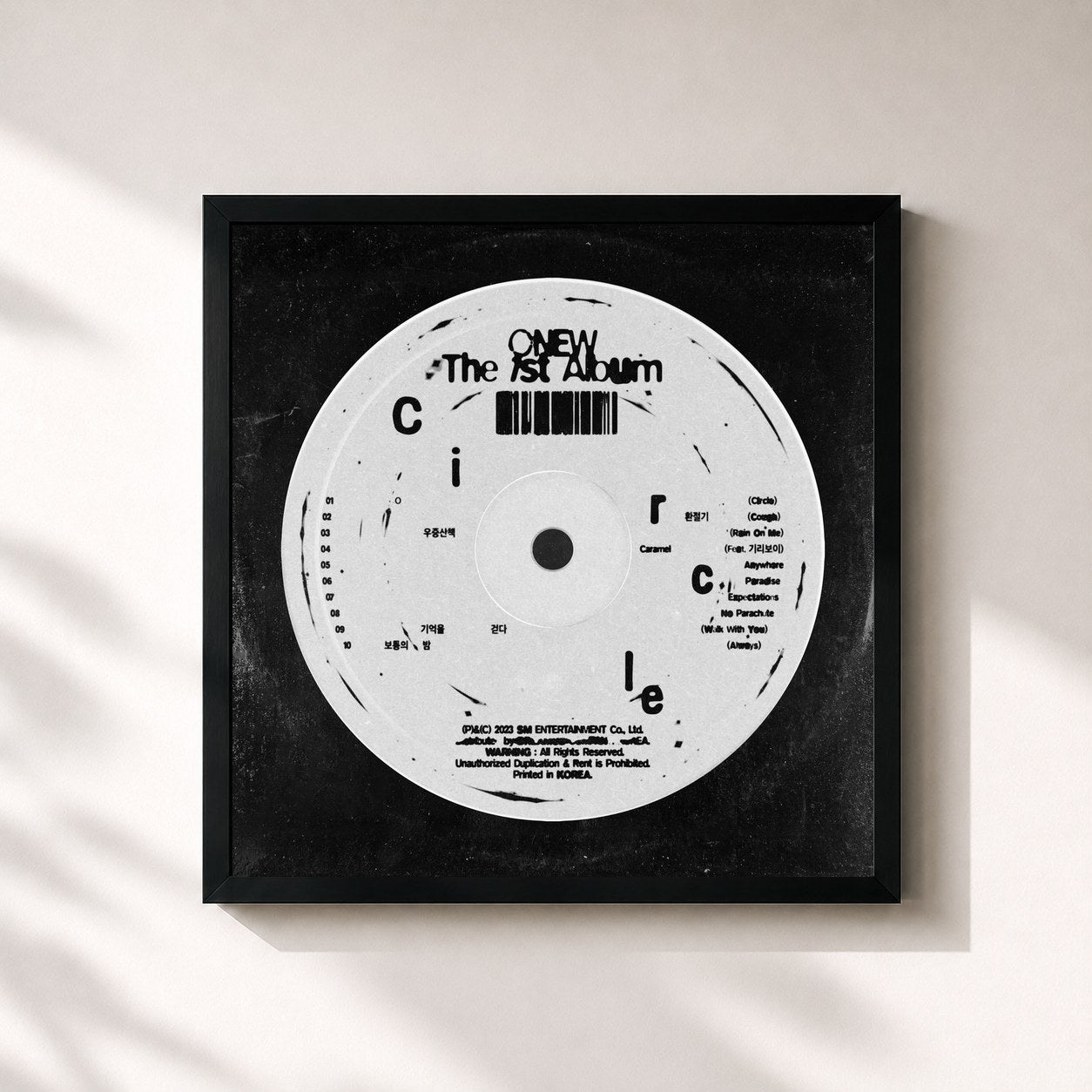 #noir Tableau carré de l'album Circle - The 1st Album de ONEW, cadre noir 32x32 cm