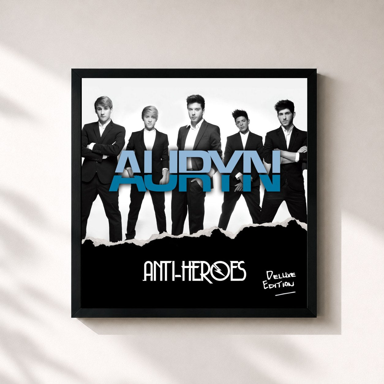#noir Tableau carré de l'album Anti-Héroes Deluxe edition de Auryn, cadre noir 32x32 cm