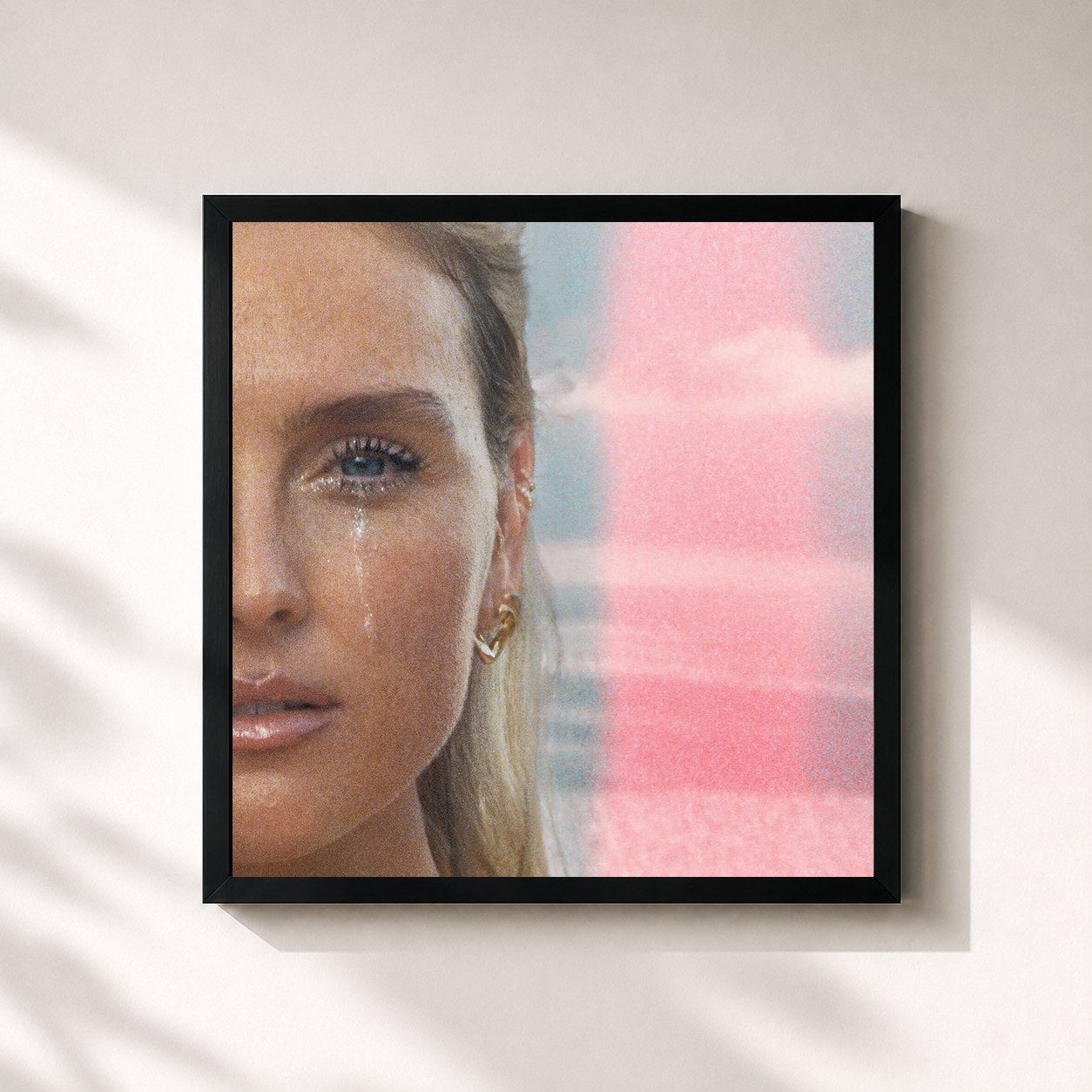 #noir Tableau carré de l'album Tears de Perrie, cadre noir 32x32 cm