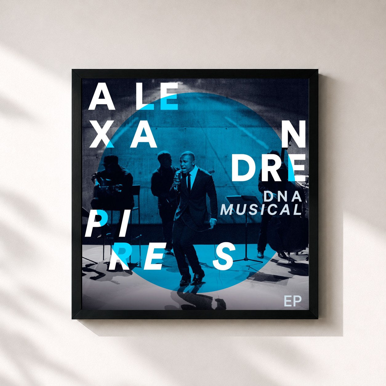 #noir Tableau carré de l'album DNA Musical de Alexandre Pires, cadre noir 32x32 cm