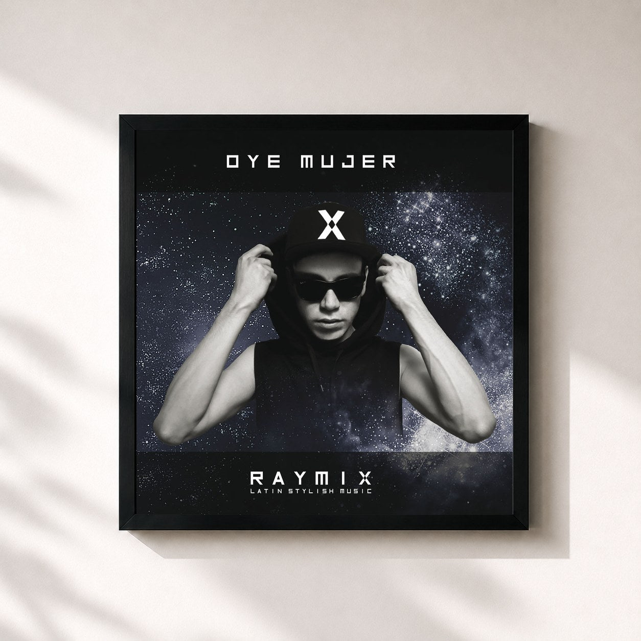 #noir Tableau carré de l'album Oye Mujer de Raymix, cadre noir 32x32 cm