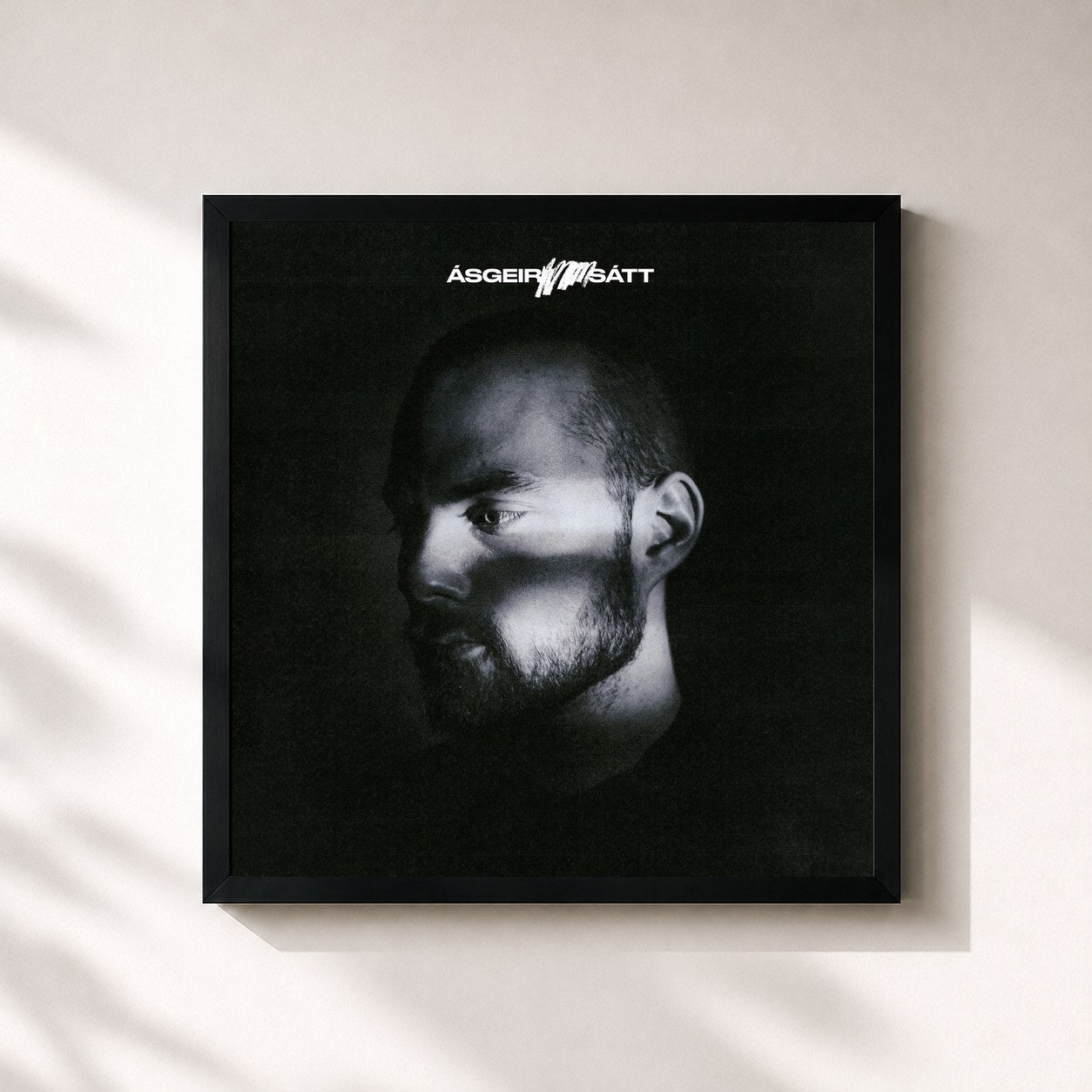 #noir Tableau carré de l'album Sátt de Asgeir, cadre noir 32x32 cm