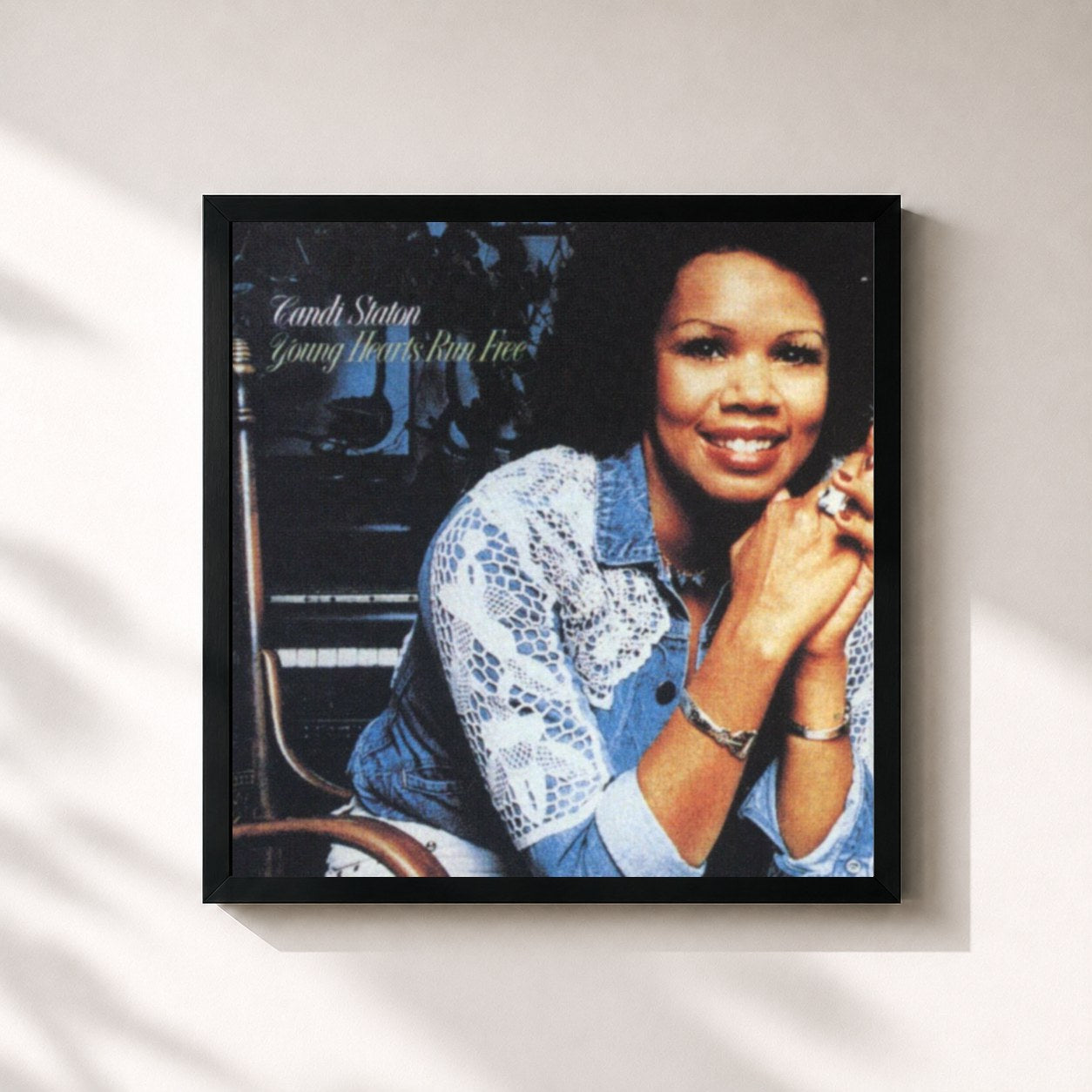 #noir Tableau carré de l'album Young Hearts Run Free (US Internet Release) de Candi Staton, cadre noir 32x32 cm