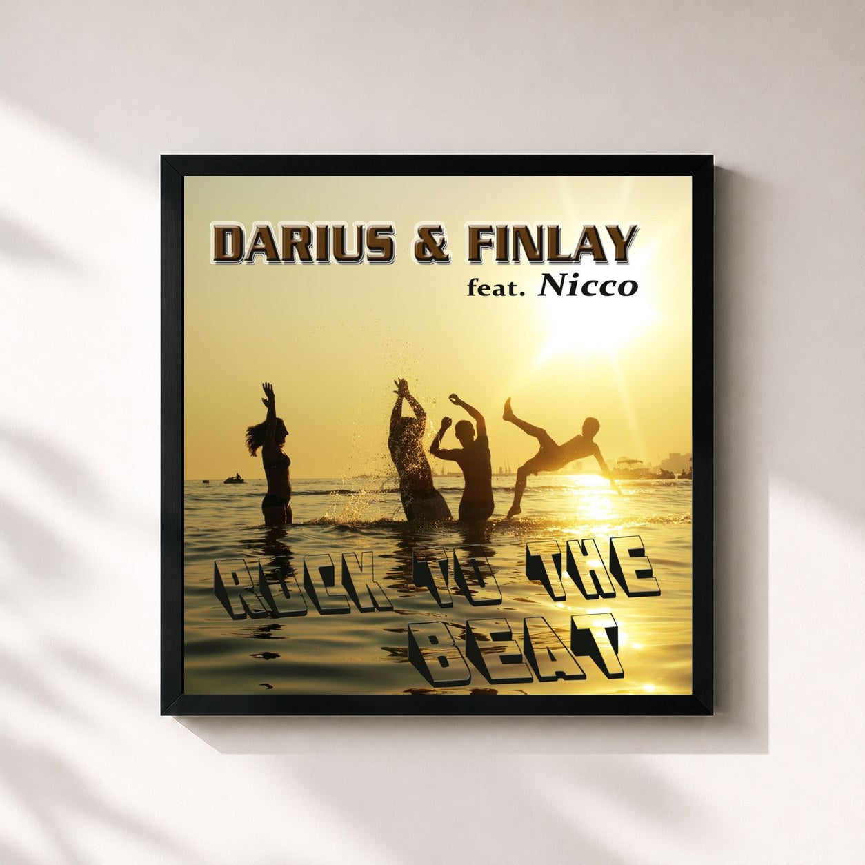 #noir Tableau carré de l'album Rock to the Beat (feat. Nicco) de Darius & Finlay, cadre noir 32x32 cm