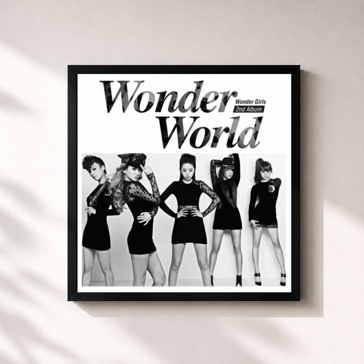 #noir Tableau carré de l'album Wonder World de Wonder Girls, cadre noir 32x32 cm