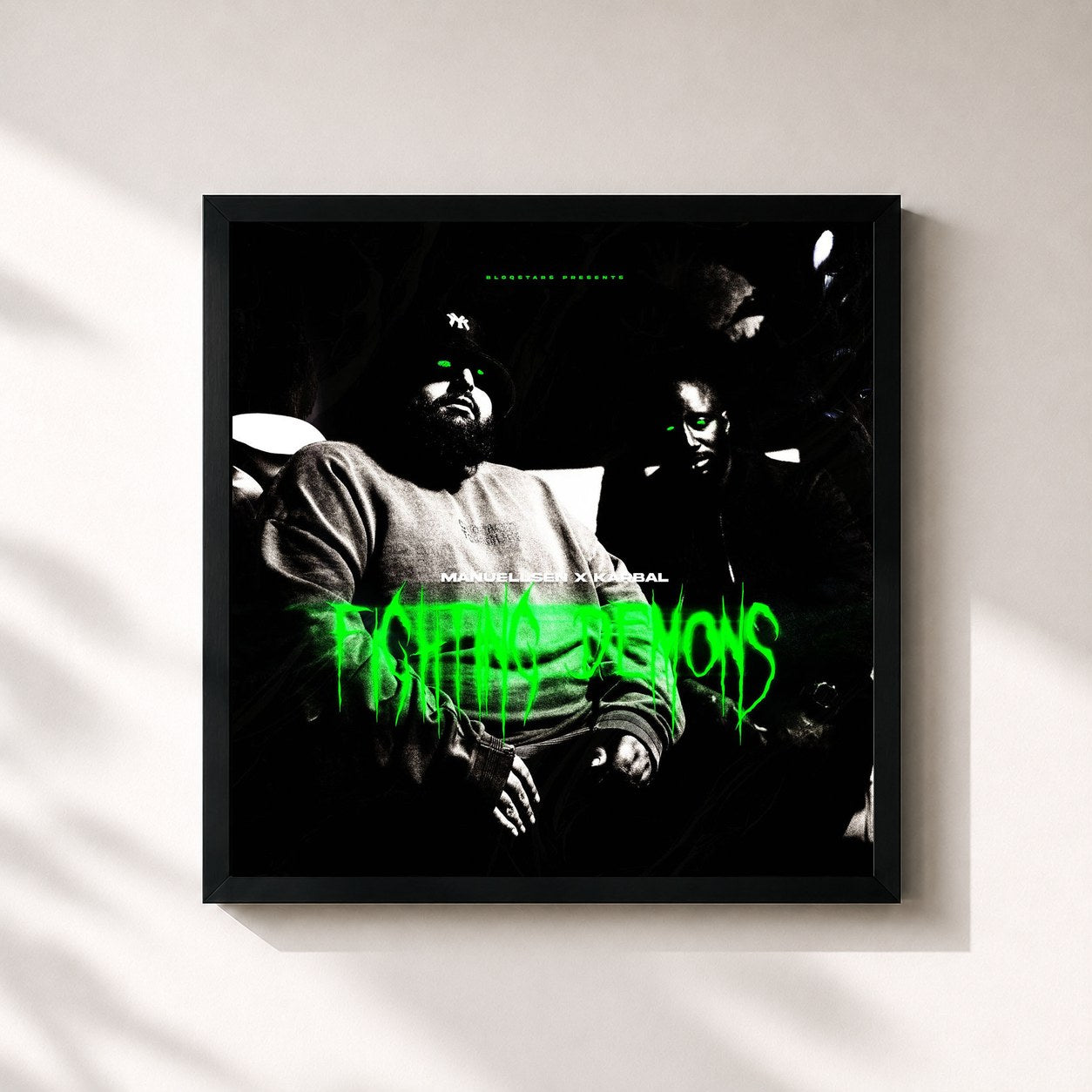 #noir Tableau carré de l'album Fighting Demons de Manuellsen, cadre noir 32x32 cm