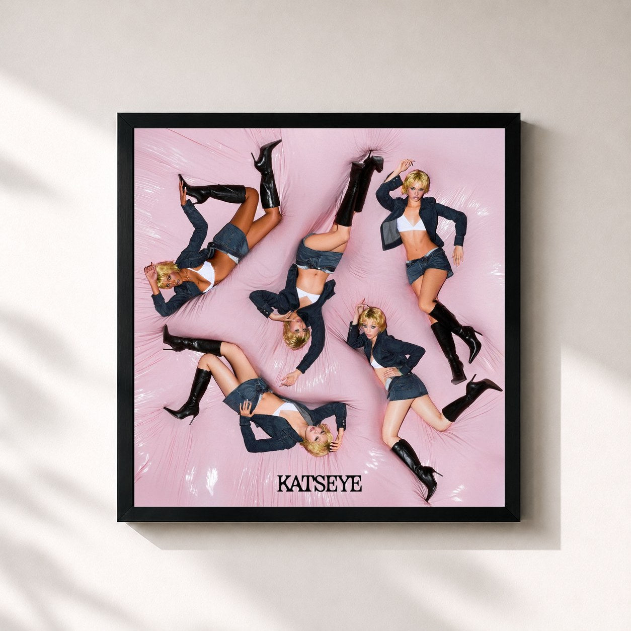 #noir Tableau carré de l'album WILD de KATSEYE, cadre noir 32x32 cm