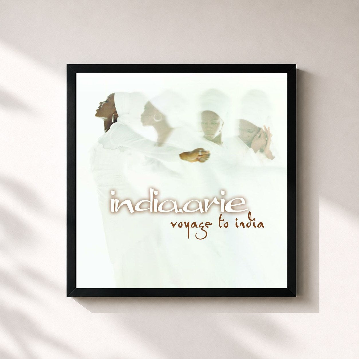 #noir Tableau carré de l'album Voyage To India de India.Arie, cadre noir 32x32 cm
