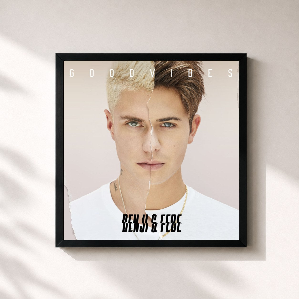 #noir Tableau carré de l'album Good Vibes de Benji & Fede, cadre noir 32x32 cm