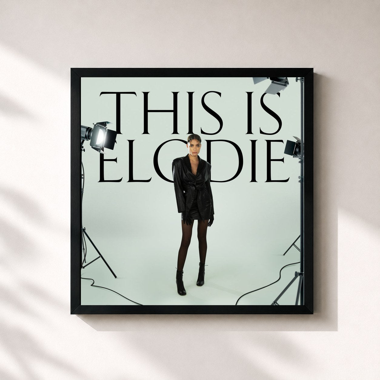 #noir Tableau carré de l'album This Is Elodie de ELODIE, cadre noir 32x32 cm