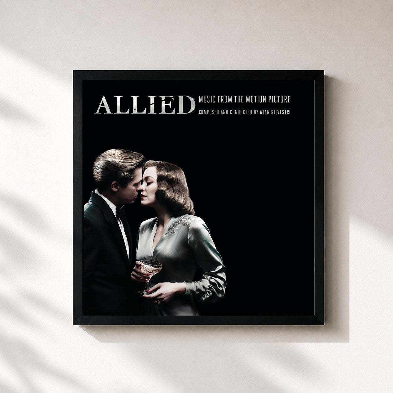 #noir Tableau carré de l'album Allied (Music from the Motion Picture) de Alan Silvestri, cadre noir 32x32 cm