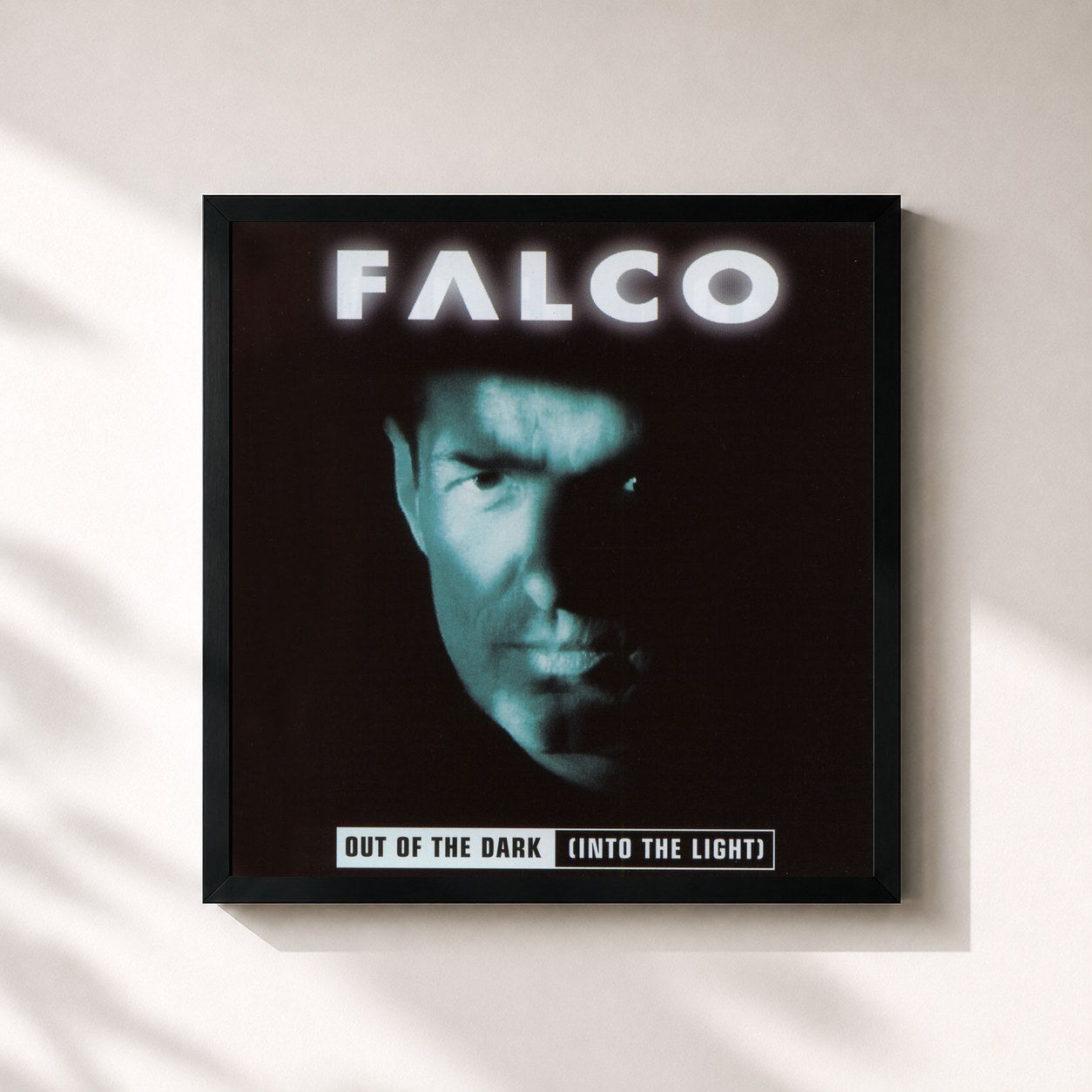 #noir Tableau carré de l'album Out Of The Dark (Into The Light) de Falco, cadre noir 32x32 cm